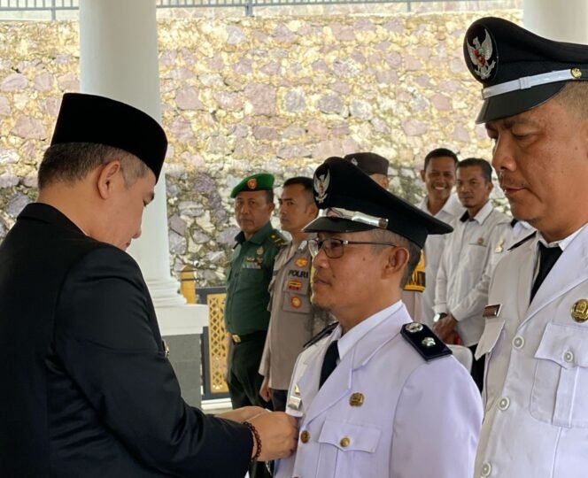 
					Lantik Penjabat Kepala Desa Khepong Jaya dan Sukaraja, Bupati Pesawaran Dorong Pemimpin Desa Jaga Kerukunan